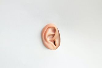 Pression dans les oreilles: comment la soulager ? | AuditionSanté